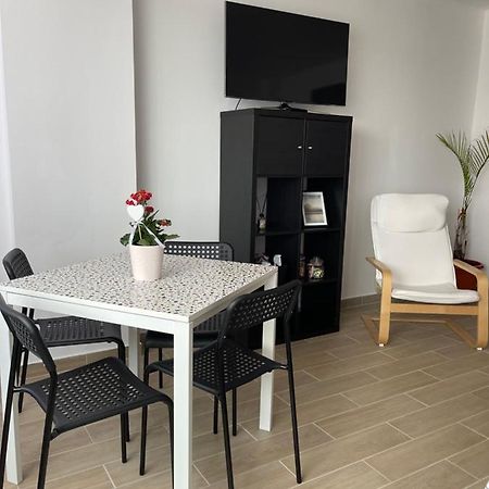 Zeini - Garsoniera Constanta Apartment Luaran gambar