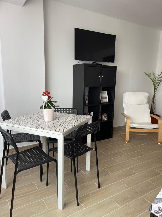 Zeini - Garsoniera Constanta Apartment Luaran gambar